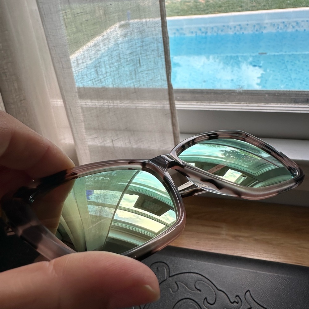 Diff Eyewear Becky Tortoise Shell Sunglasses - Picture 11 of 16